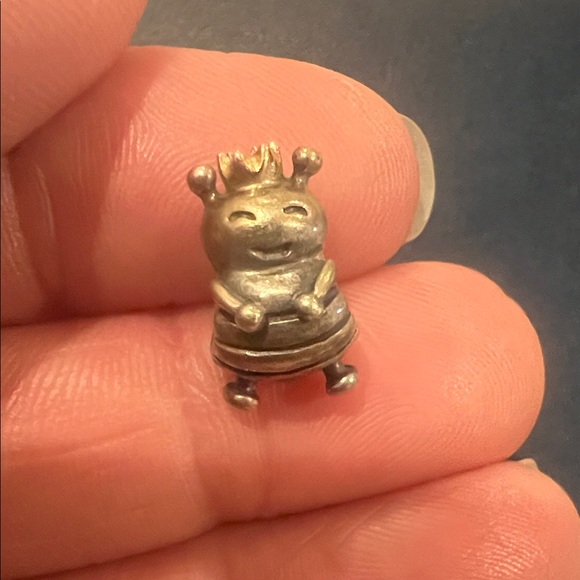 Pandora Jewelry - Pandora Queen Bee Charm🐝💞